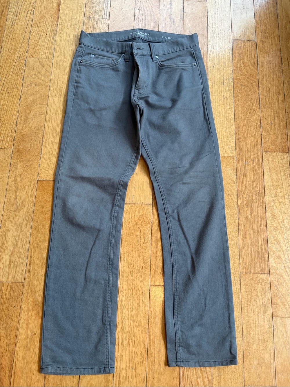 Banana Republic Men's Gray Straight-Leg pants - Classic Everyday Style